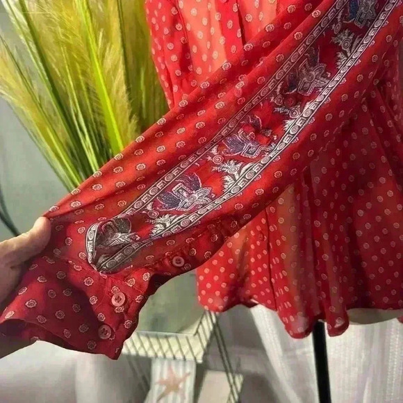 Free People Women’s M Red Button-Up Sheer Chiffon Roll Tab/Long Sleeve Tunic - Picture 4 of 15